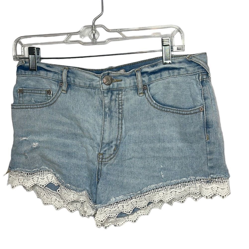 ‎Free People Crochet Trim Denim Shorts. Size 28.